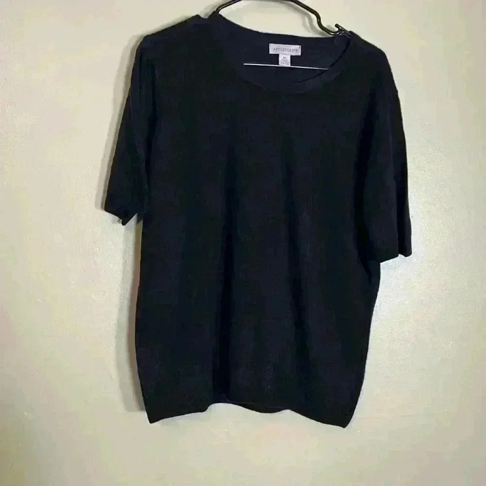 Appleseed’s women blouse size XL.